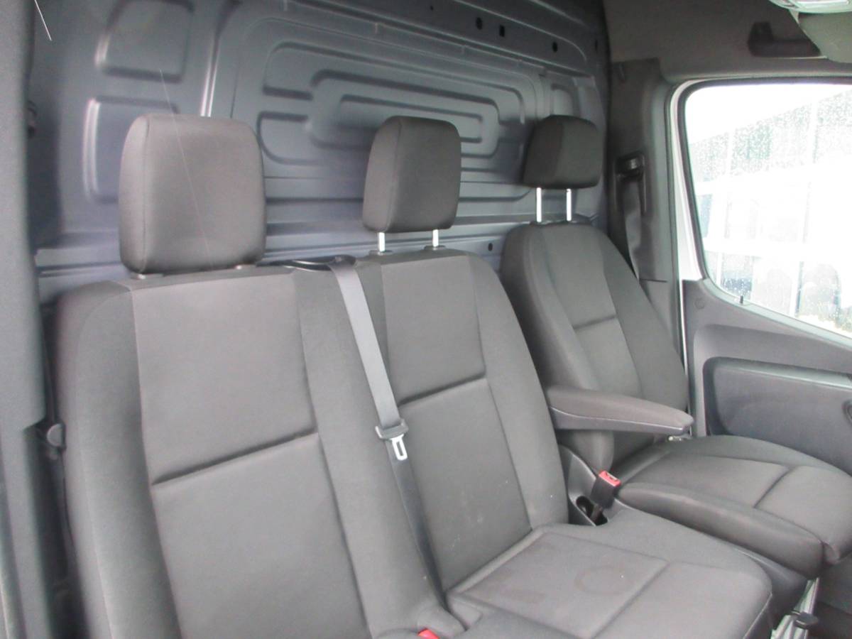 Mercedes-Benz Sprinter Mercedes-Benz Sprinter 215 CDI L2H2 Airco, Camera, Navigatie ,Trekhaak ,3-Zits.