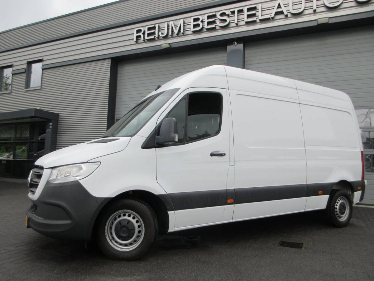 Mercedes-Benz Sprinter Mercedes-Benz Sprinter 215 CDI L2H2 Airco, Camera, Navigatie ,Trekhaak ,3-Zits.