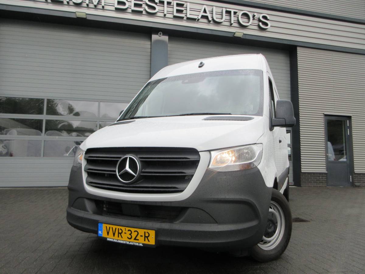Mercedes-Benz Sprinter Mercedes-Benz Sprinter 215 CDI L2H2 Airco, Camera, Navigatie ,Trekhaak ,3-Zits.