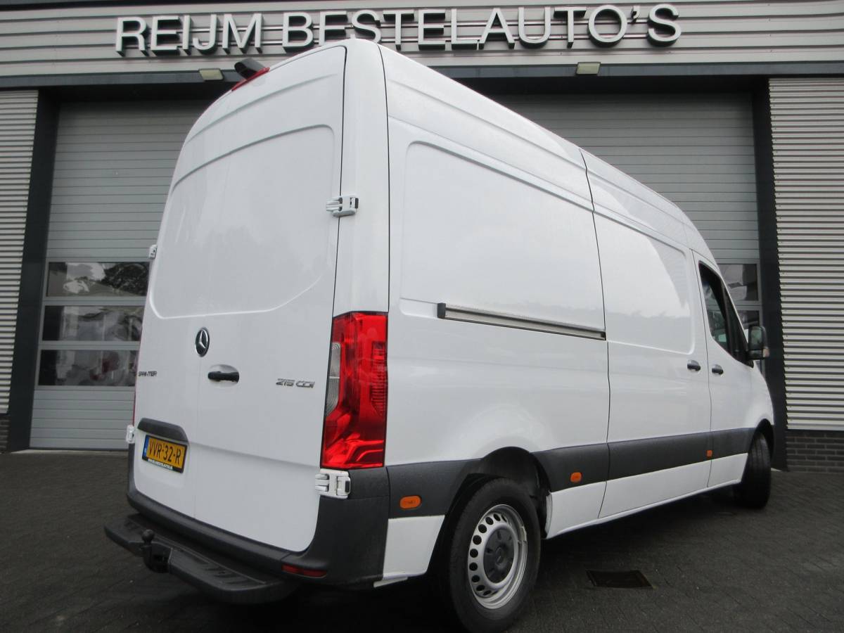 Mercedes-Benz Sprinter Mercedes-Benz Sprinter 215 CDI L2H2 Airco, Camera, Navigatie ,Trekhaak ,3-Zits.