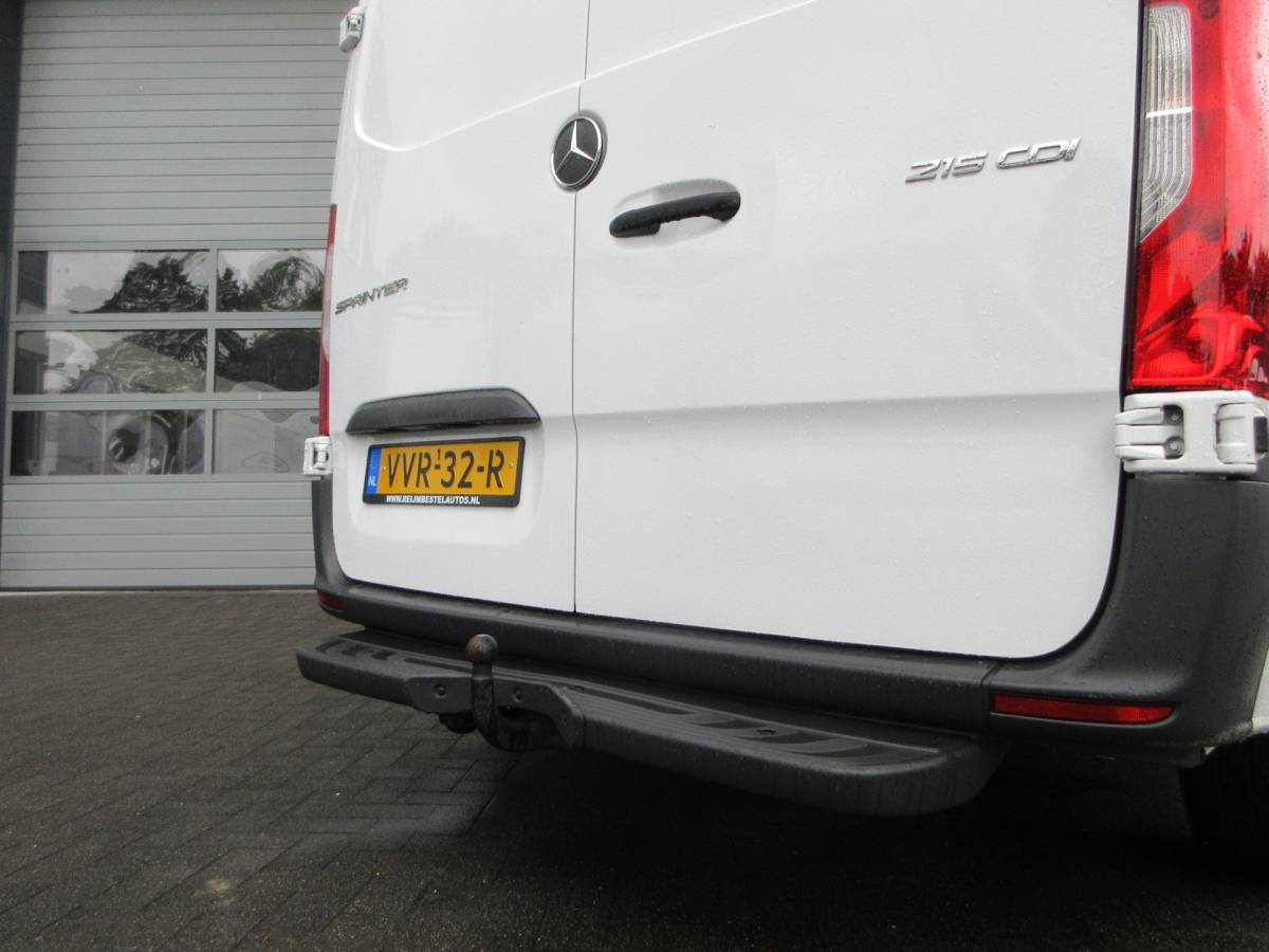 Mercedes-Benz Sprinter Mercedes-Benz Sprinter 215 CDI L2H2 Airco, Camera, Navigatie ,Trekhaak ,3-Zits.