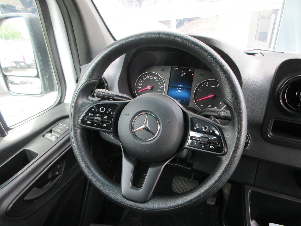 Mercedes-Benz Sprinter Mercedes-Benz Sprinter 215 CDI L2H2 Airco, Camera, Navigatie ,Trekhaak ,3-Zits.