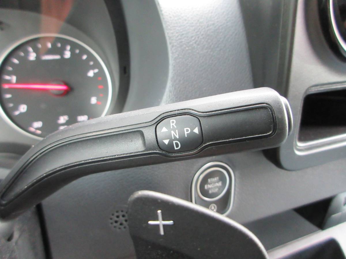 Mercedes-Benz Sprinter Mercedes-Benz Sprinter 215 CDI L2H2 Airco, Camera, Navigatie ,Trekhaak ,3-Zits.
