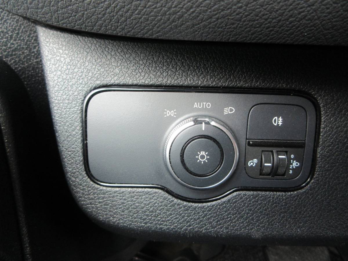 Mercedes-Benz Sprinter Mercedes-Benz Sprinter 215 CDI L2H2 Airco, Camera, Navigatie ,Trekhaak ,3-Zits.