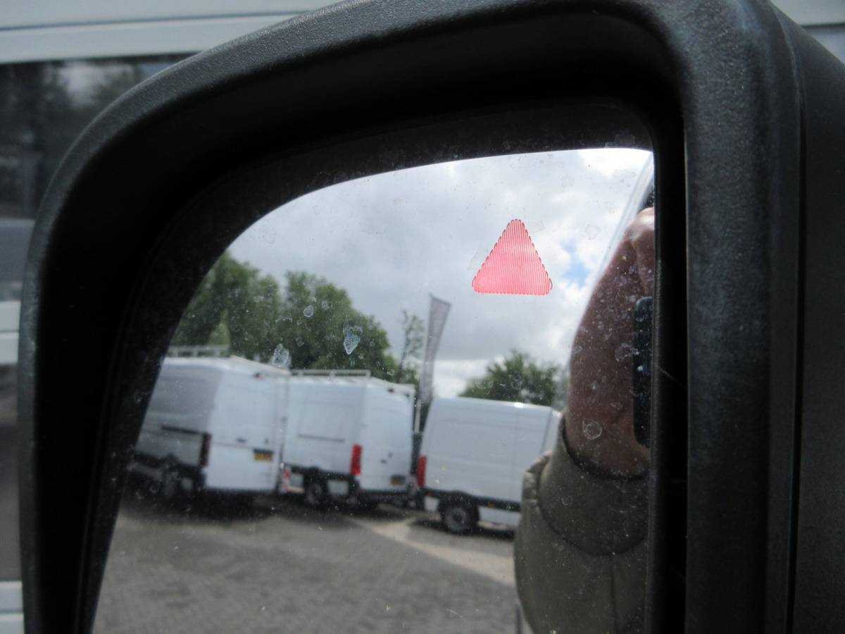 Mercedes-Benz Sprinter Mercedes-Benz Sprinter 215 CDI L2H2 Airco, Camera, Navigatie ,Trekhaak ,3-Zits.