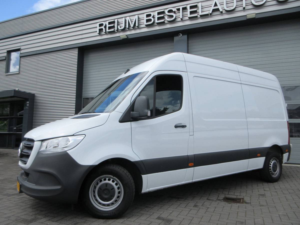 Mercedes-Benz Sprinter Mercedes-Benz Sprinter 215 CDI L2H2 Airco, Camera, Navigatie ,Trekhaak ,3-Zits.