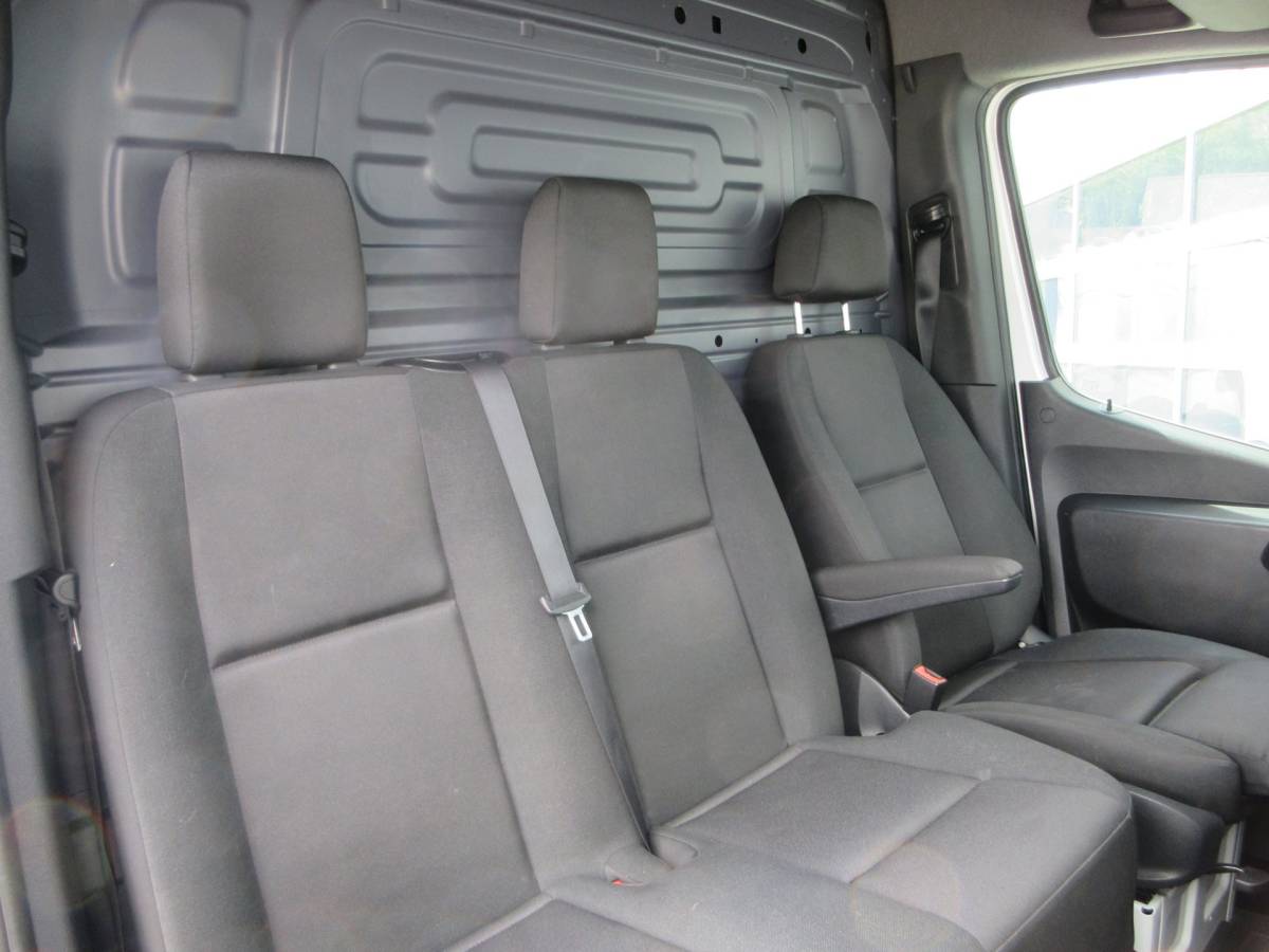 Mercedes-Benz Sprinter Mercedes-Benz Sprinter 215 CDI L2H2 Airco, Camera, Navigatie ,Trekhaak ,3-Zits.