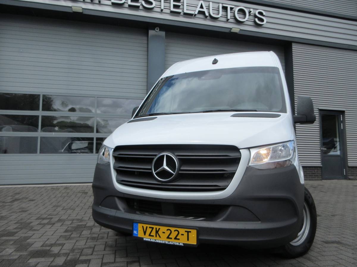 Mercedes-Benz Sprinter Mercedes-Benz Sprinter 215 CDI L2H2 Airco, Camera, Navigatie ,Trekhaak ,3-Zits.