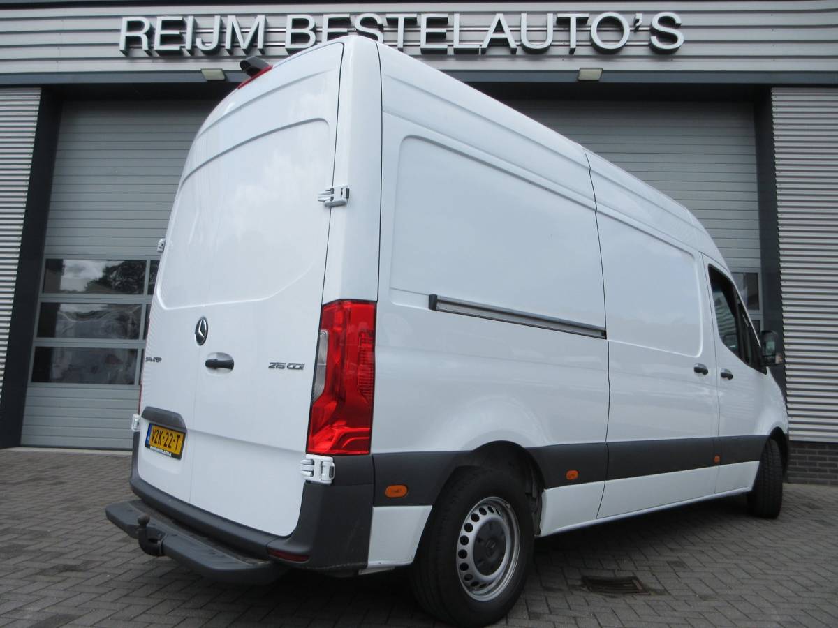 Mercedes-Benz Sprinter Mercedes-Benz Sprinter 215 CDI L2H2 Airco, Camera, Navigatie ,Trekhaak ,3-Zits.
