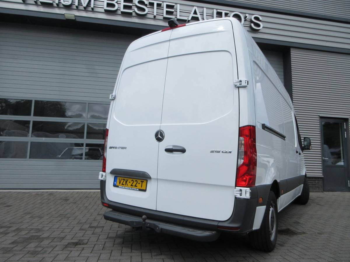 Mercedes-Benz Sprinter Mercedes-Benz Sprinter 215 CDI L2H2 Airco, Camera, Navigatie ,Trekhaak ,3-Zits.