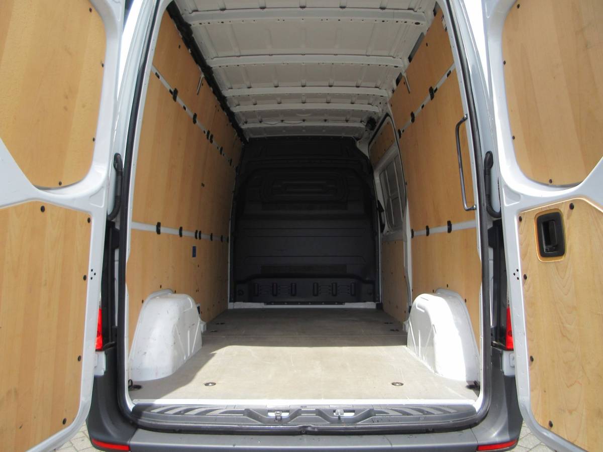 Mercedes-Benz Sprinter Mercedes-Benz Sprinter 215 CDI L2H2 Airco, Camera, Navigatie ,Trekhaak ,3-Zits.