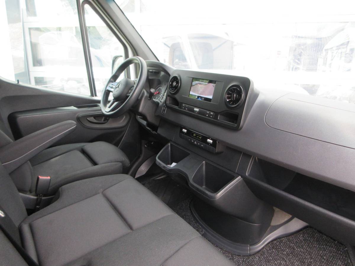 Mercedes-Benz Sprinter Mercedes-Benz Sprinter 215 CDI L2H2 Airco, Camera, Navigatie ,Trekhaak ,3-Zits.