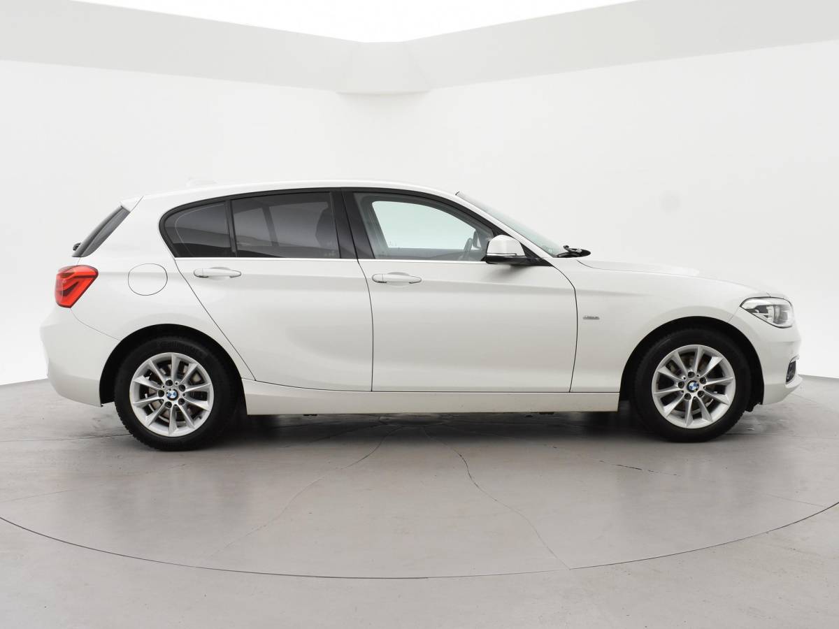 BMW 1 Serie BMW 1-serie 120i 184 PK H.E. LUXURY AUT. + DRAADLOZE CARPLAY | LEDER | STOELVERW. | AFN. TREKHAAK