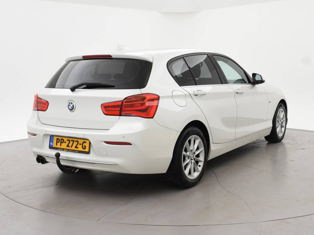 BMW 1 Serie BMW 1-serie 120i 184 PK H.E. LUXURY AUT. + DRAADLOZE CARPLAY | LEDER | STOELVERW. | AFN. TREKHAAK