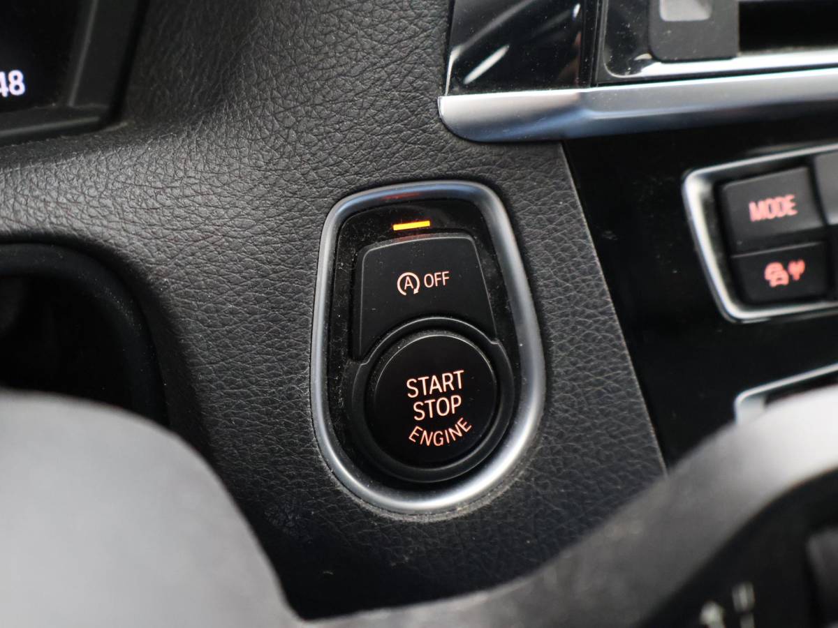 BMW 1 Serie BMW 1-serie 120i 184 PK H.E. LUXURY AUT. + DRAADLOZE CARPLAY | LEDER | STOELVERW. | AFN. TREKHAAK