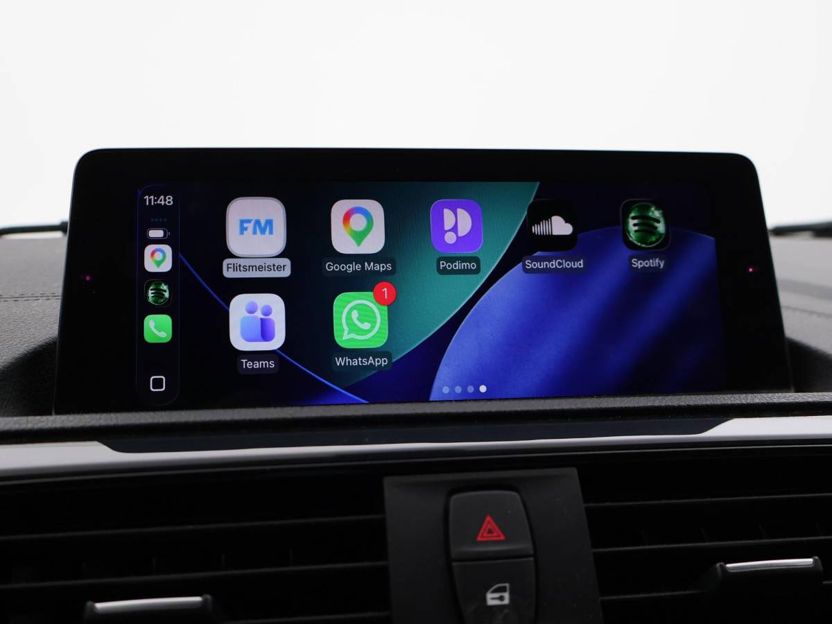 BMW 1 Serie BMW 1-serie 120i 184 PK H.E. LUXURY AUT. + DRAADLOZE CARPLAY | LEDER | STOELVERW. | AFN. TREKHAAK