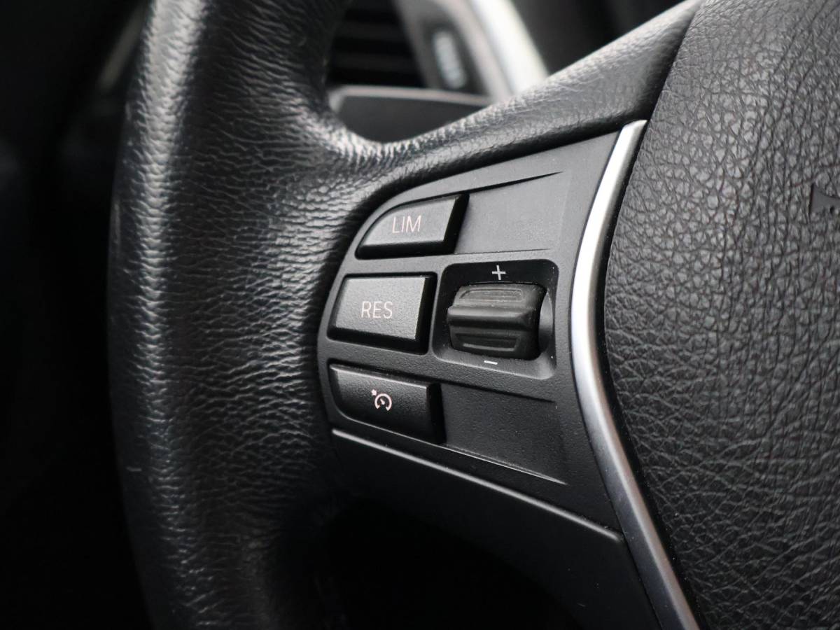 BMW 1 Serie BMW 1-serie 120i 184 PK H.E. LUXURY AUT. + DRAADLOZE CARPLAY | LEDER | STOELVERW. | AFN. TREKHAAK