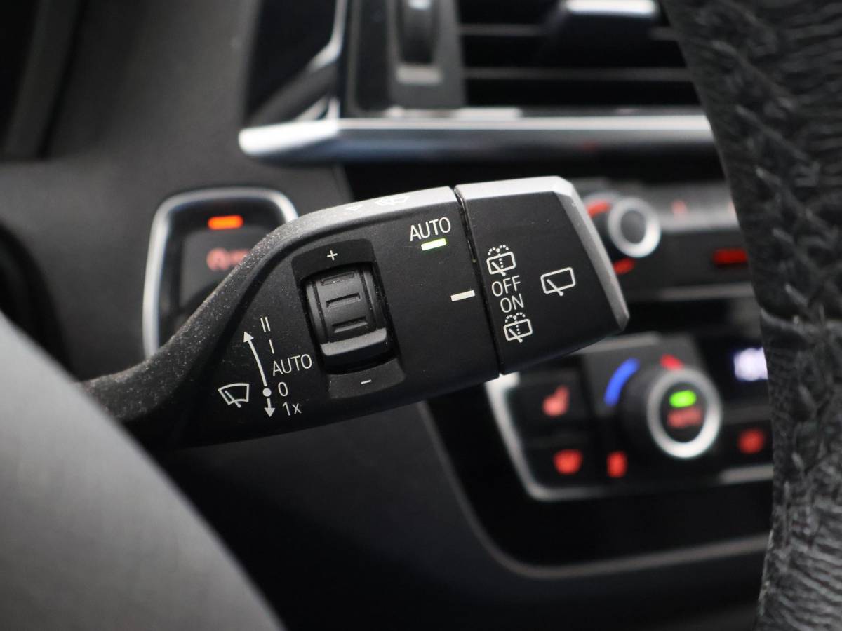BMW 1 Serie BMW 1-serie 120i 184 PK H.E. LUXURY AUT. + DRAADLOZE CARPLAY | LEDER | STOELVERW. | AFN. TREKHAAK