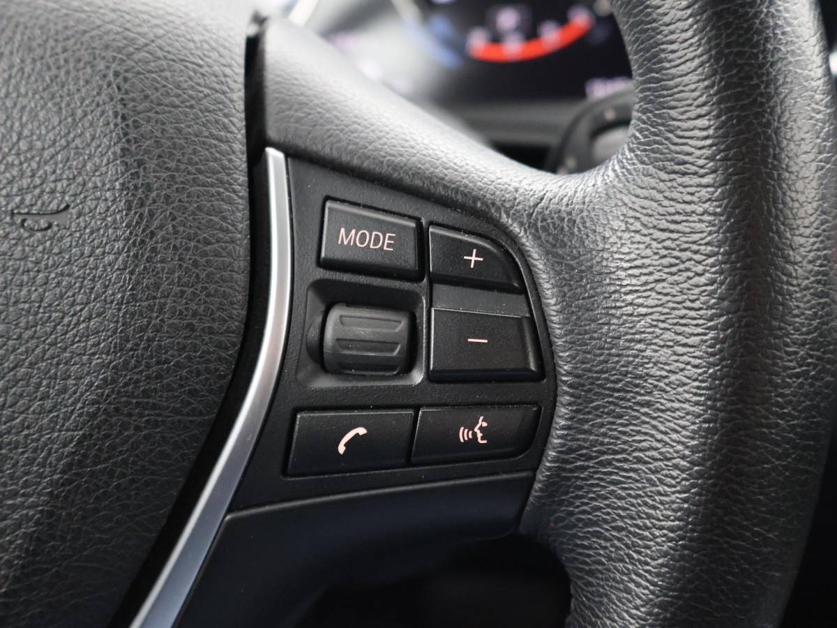 BMW 1 Serie BMW 1-serie 120i 184 PK H.E. LUXURY AUT. + DRAADLOZE CARPLAY | LEDER | STOELVERW. | AFN. TREKHAAK