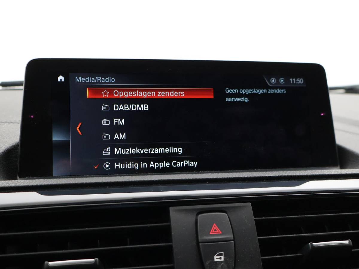 BMW 1 Serie BMW 1-serie 120i 184 PK H.E. LUXURY AUT. + DRAADLOZE CARPLAY | LEDER | STOELVERW. | AFN. TREKHAAK