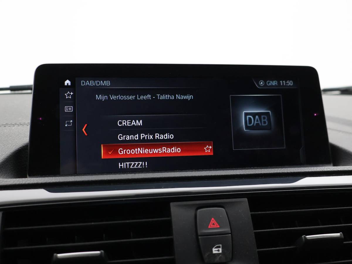 BMW 1 Serie BMW 1-serie 120i 184 PK H.E. LUXURY AUT. + DRAADLOZE CARPLAY | LEDER | STOELVERW. | AFN. TREKHAAK