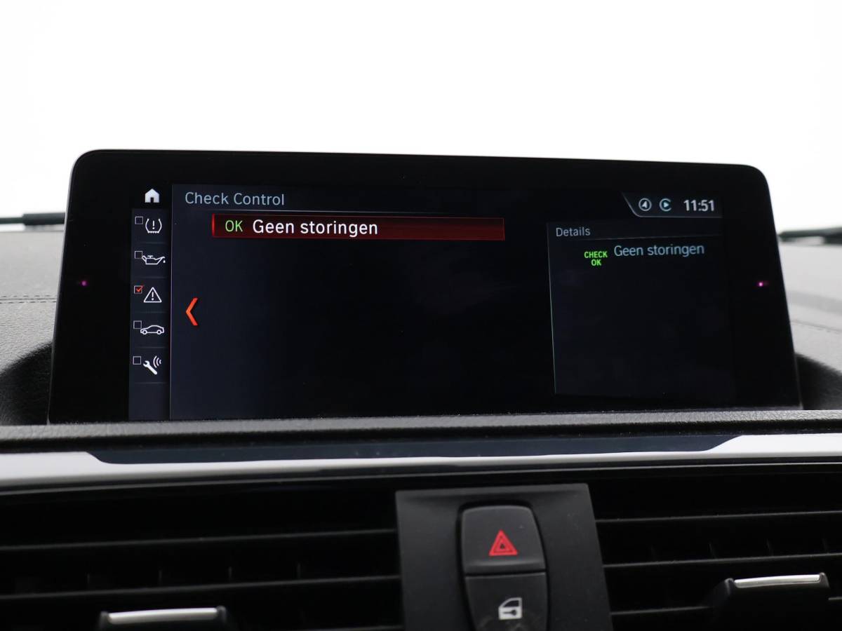 BMW 1 Serie BMW 1-serie 120i 184 PK H.E. LUXURY AUT. + DRAADLOZE CARPLAY | LEDER | STOELVERW. | AFN. TREKHAAK
