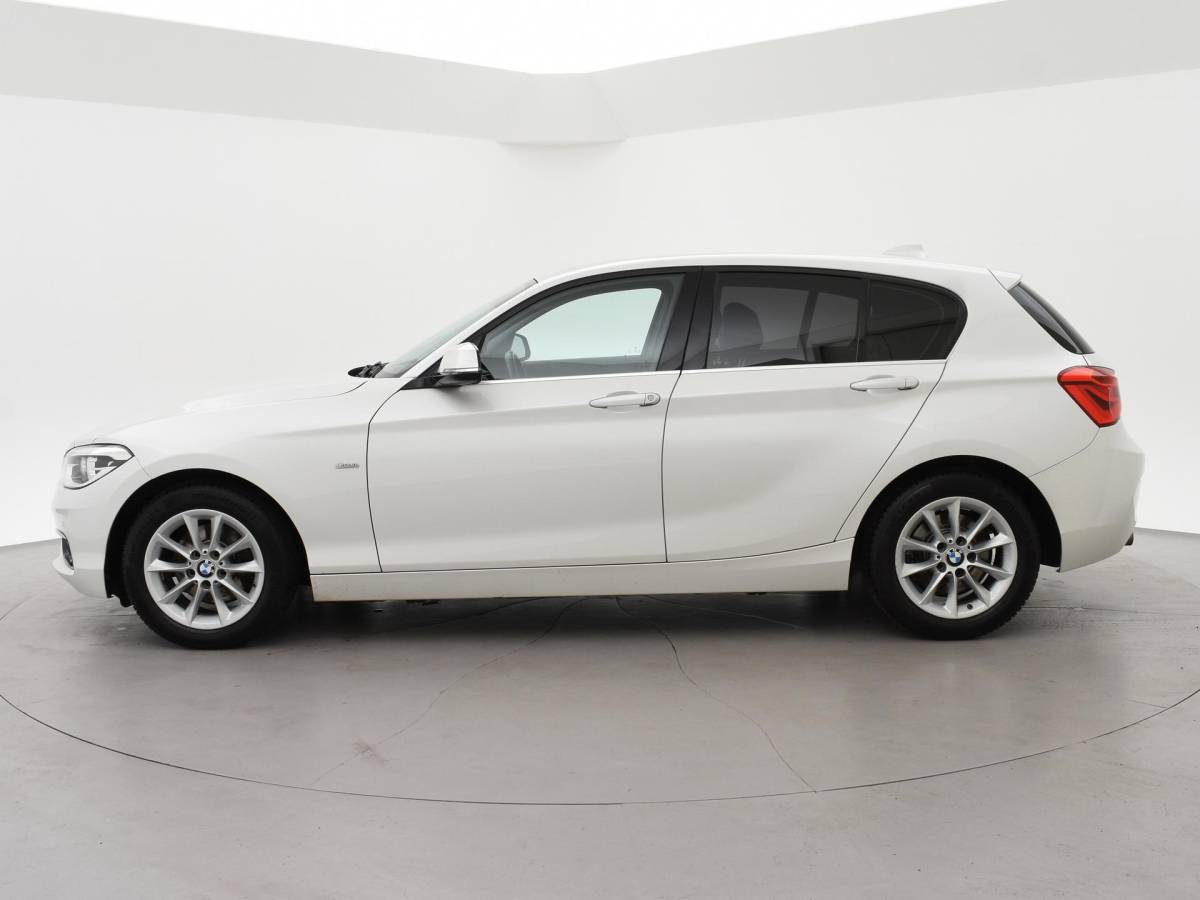 BMW 1 Serie BMW 1-serie 120i 184 PK H.E. LUXURY AUT. + DRAADLOZE CARPLAY | LEDER | STOELVERW. | AFN. TREKHAAK