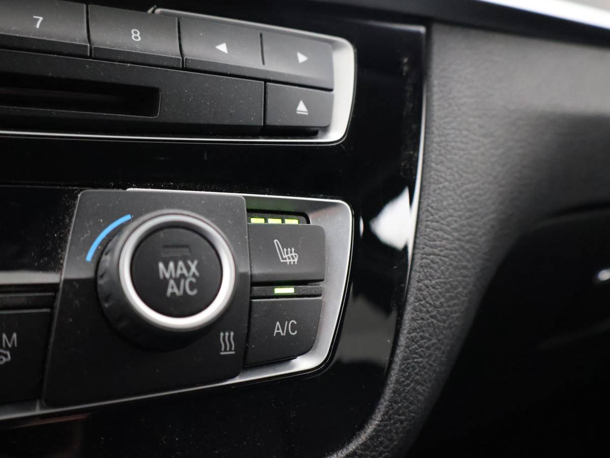 BMW 1 Serie BMW 1-serie 120i 184 PK H.E. LUXURY AUT. + DRAADLOZE CARPLAY | LEDER | STOELVERW. | AFN. TREKHAAK