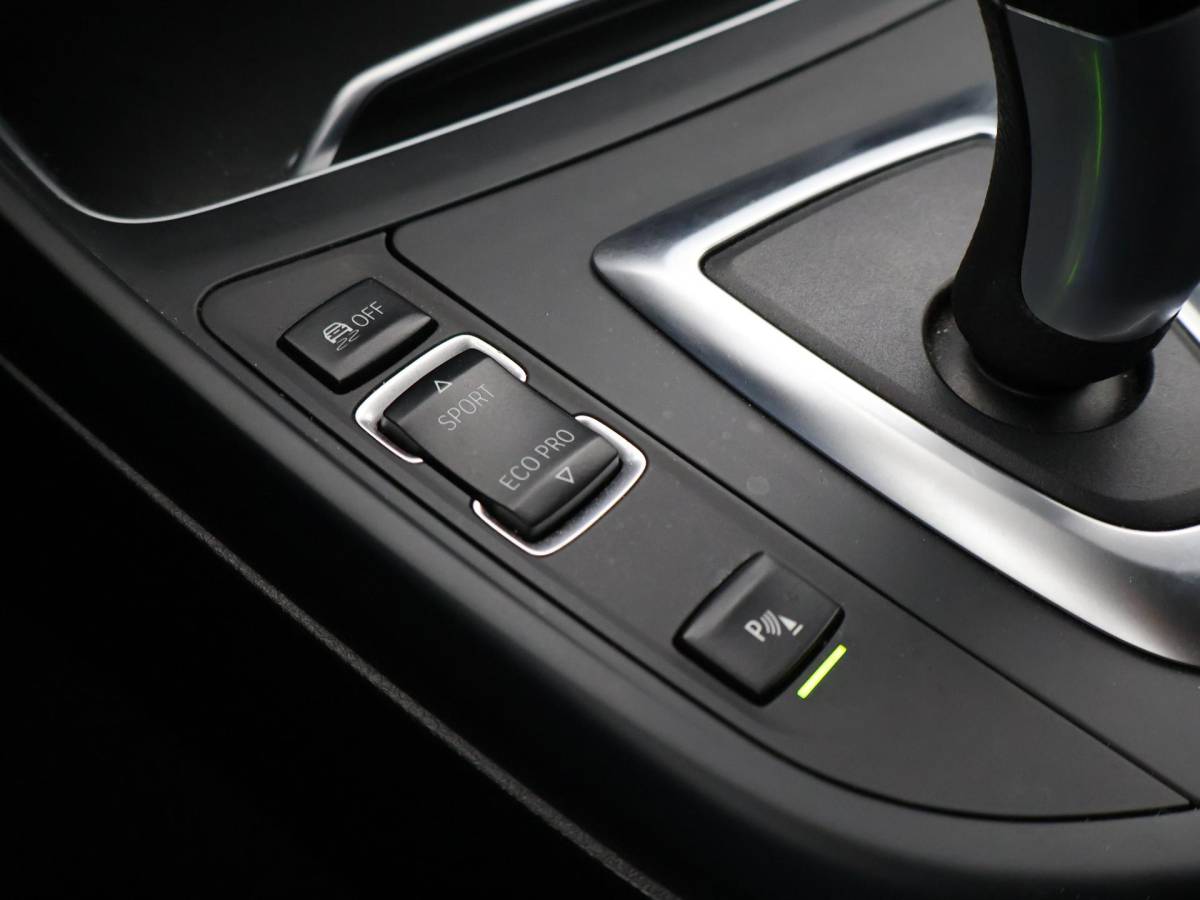 BMW 1 Serie BMW 1-serie 120i 184 PK H.E. LUXURY AUT. + DRAADLOZE CARPLAY | LEDER | STOELVERW. | AFN. TREKHAAK