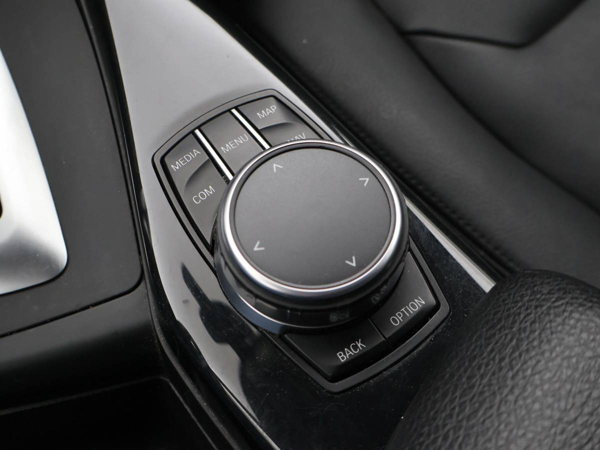 BMW 1 Serie BMW 1-serie 120i 184 PK H.E. LUXURY AUT. + DRAADLOZE CARPLAY | LEDER | STOELVERW. | AFN. TREKHAAK