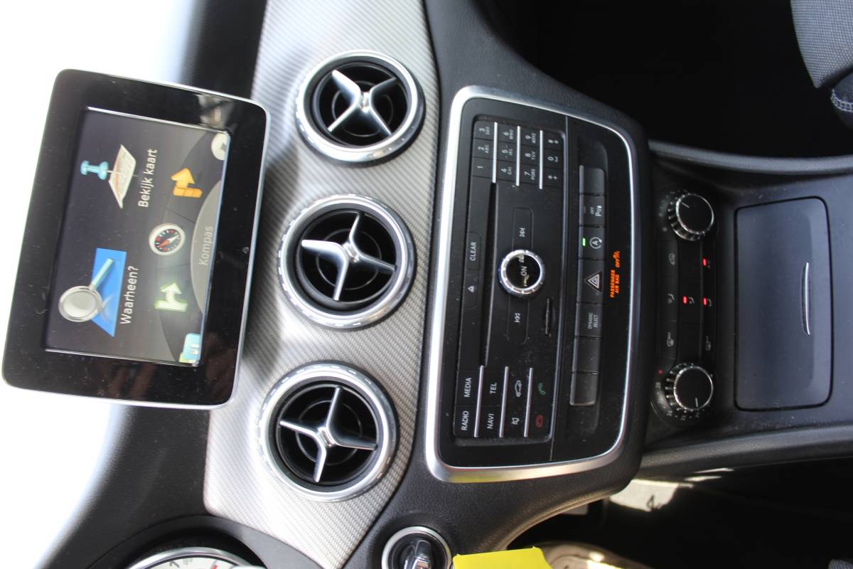 Mercedes-Benz GLA Mercedes-Benz GLA-klasse 180 Ambition nette automaat nap HALF LEDER