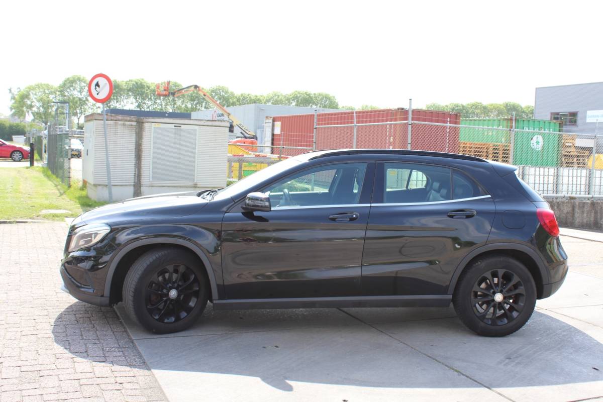 Mercedes-Benz GLA Mercedes-Benz GLA-klasse 180 Ambition nette automaat nap HALF LEDER