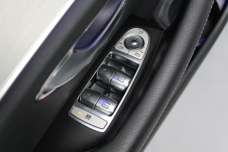 Mercedes-Benz E-Klasse Mercedes-Benz E-klasse 200 Business Solution Avantgarde 198PK, RIJKLAAR | PANORAMADAK | SFEERVERLICHTING | DEELS LEER | STANDKACHEL