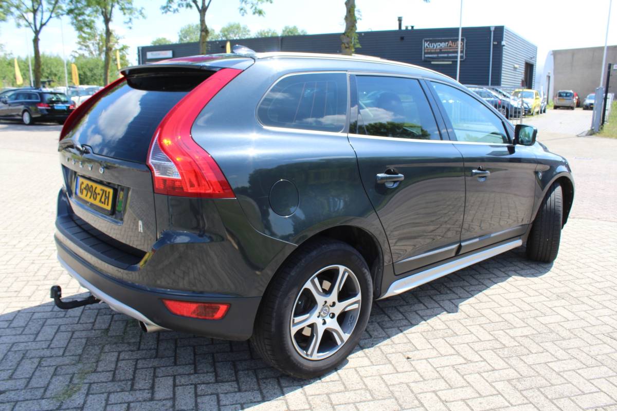 Volvo XC60 Volvo XC60 2.4 D5 AWD Summum automaat leder trekhaak pano multimedia 4×4