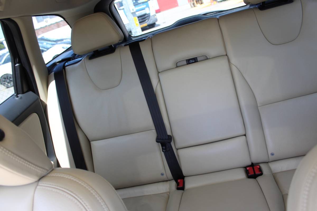 Volvo XC60 Volvo XC60 2.4 D5 AWD Summum automaat leder trekhaak pano multimedia 4×4