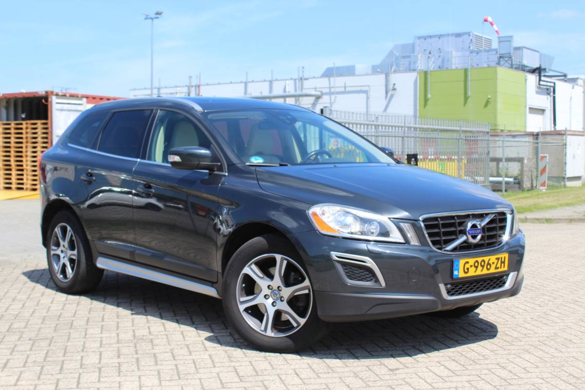 Volvo XC60 Volvo XC60 2.4 D5 AWD Summum automaat leder trekhaak pano multimedia 4×4
