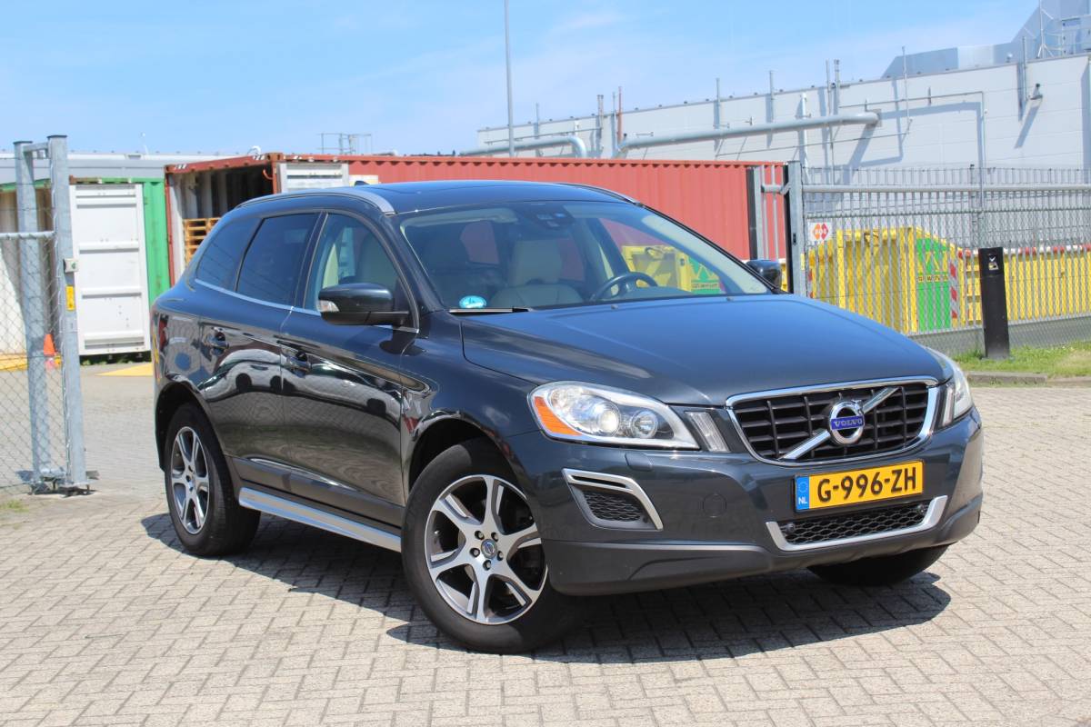 Volvo XC60 Volvo XC60 2.4 D5 AWD Summum automaat leder trekhaak pano multimedia 4×4