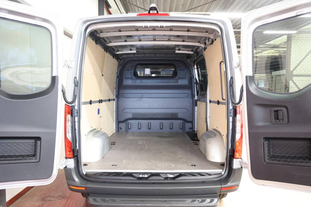 Mercedes-Benz Sprinter Mercedes-Benz Sprinter 317 L1H1 170PK 2000KG TREKVERMOGEN