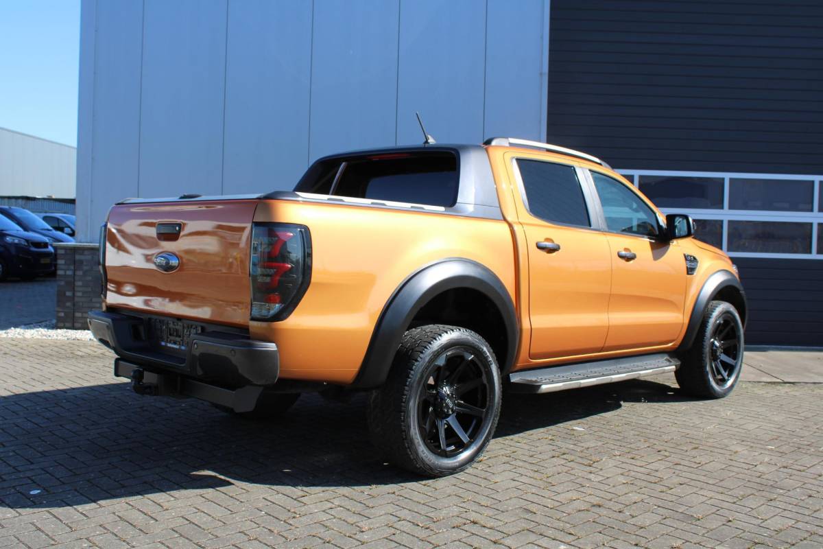 Ford Ranger Ford Ranger 2.0 EcoBlue Wildtrak Supercab 213pk | Navigatie | Adaptive cruise control | Rollertop | Trekhaak