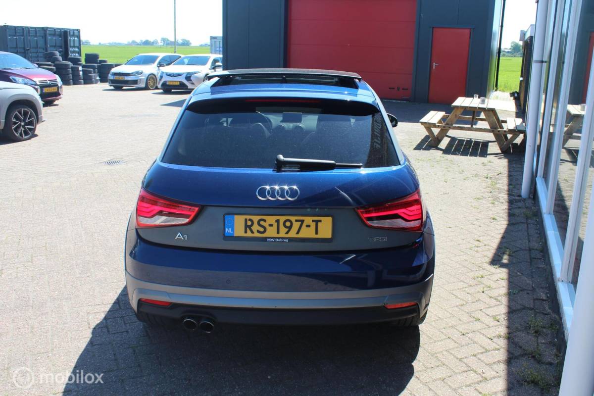 Audi A1 Sportback Audi A1 Sportback 1.4 TFSI 3XS-line Full Options Pano/18Inch/Led
