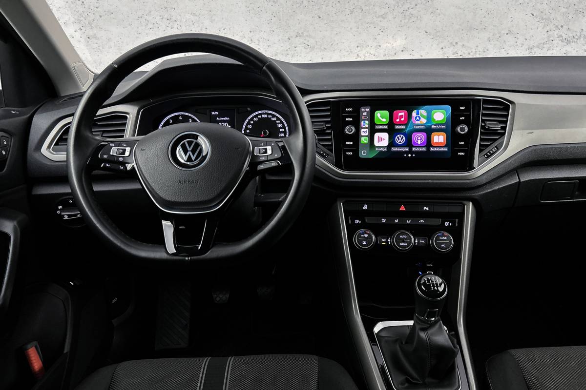 Volkswagen T-Roc Volkswagen T-Roc 1.0 TSI Style Business | Camera | Adaptive Cruise | Privacy Glass | Lichtmetalen velgen