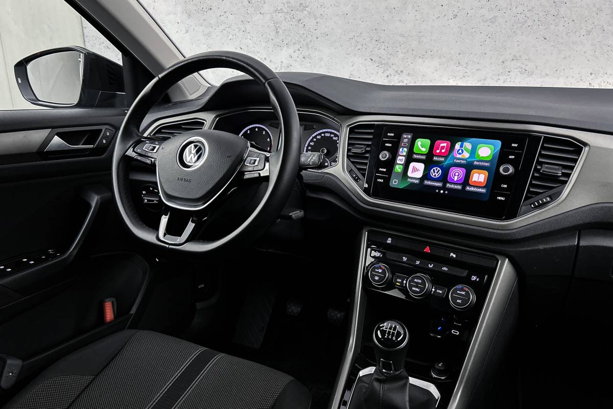 Volkswagen T-Roc Volkswagen T-Roc 1.0 TSI Style Business | Camera | Adaptive Cruise | Privacy Glass | Lichtmetalen velgen