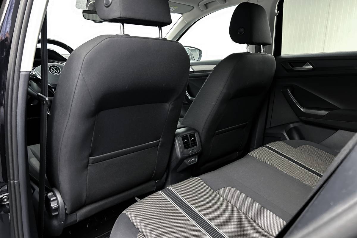 Volkswagen T-Roc Volkswagen T-Roc 1.0 TSI Style Business | Camera | Adaptive Cruise | Privacy Glass | Lichtmetalen velgen