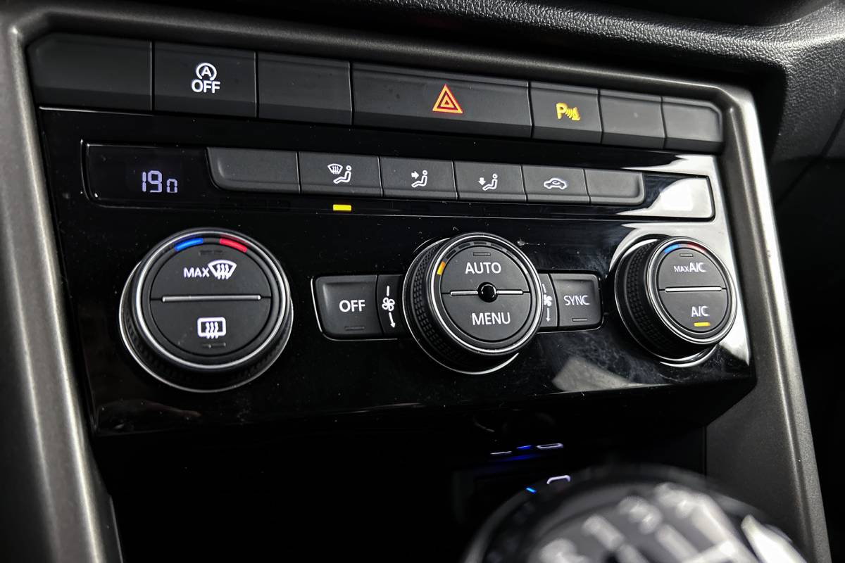 Volkswagen T-Roc Volkswagen T-Roc 1.0 TSI Style Business | Camera | Adaptive Cruise | Privacy Glass | Lichtmetalen velgen