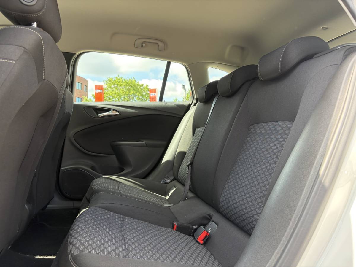 Opel Astra Opel Astra Sports Tourer 1.0 Edition Trekhaak, LM velgen, Bluetooth, Rijklaar met beurt & garantie!