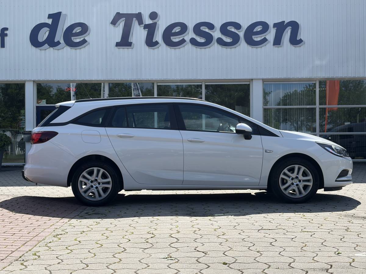 Opel Astra Opel Astra Sports Tourer 1.0 Edition Trekhaak, LM velgen, Bluetooth, Rijklaar met beurt & garantie!