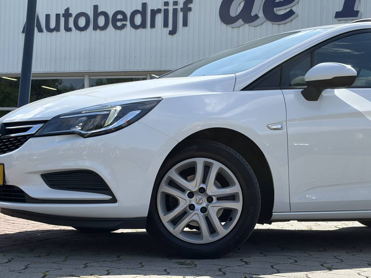Opel Astra Opel Astra Sports Tourer 1.0 Edition Trekhaak, LM velgen, Bluetooth, Rijklaar met beurt & garantie!