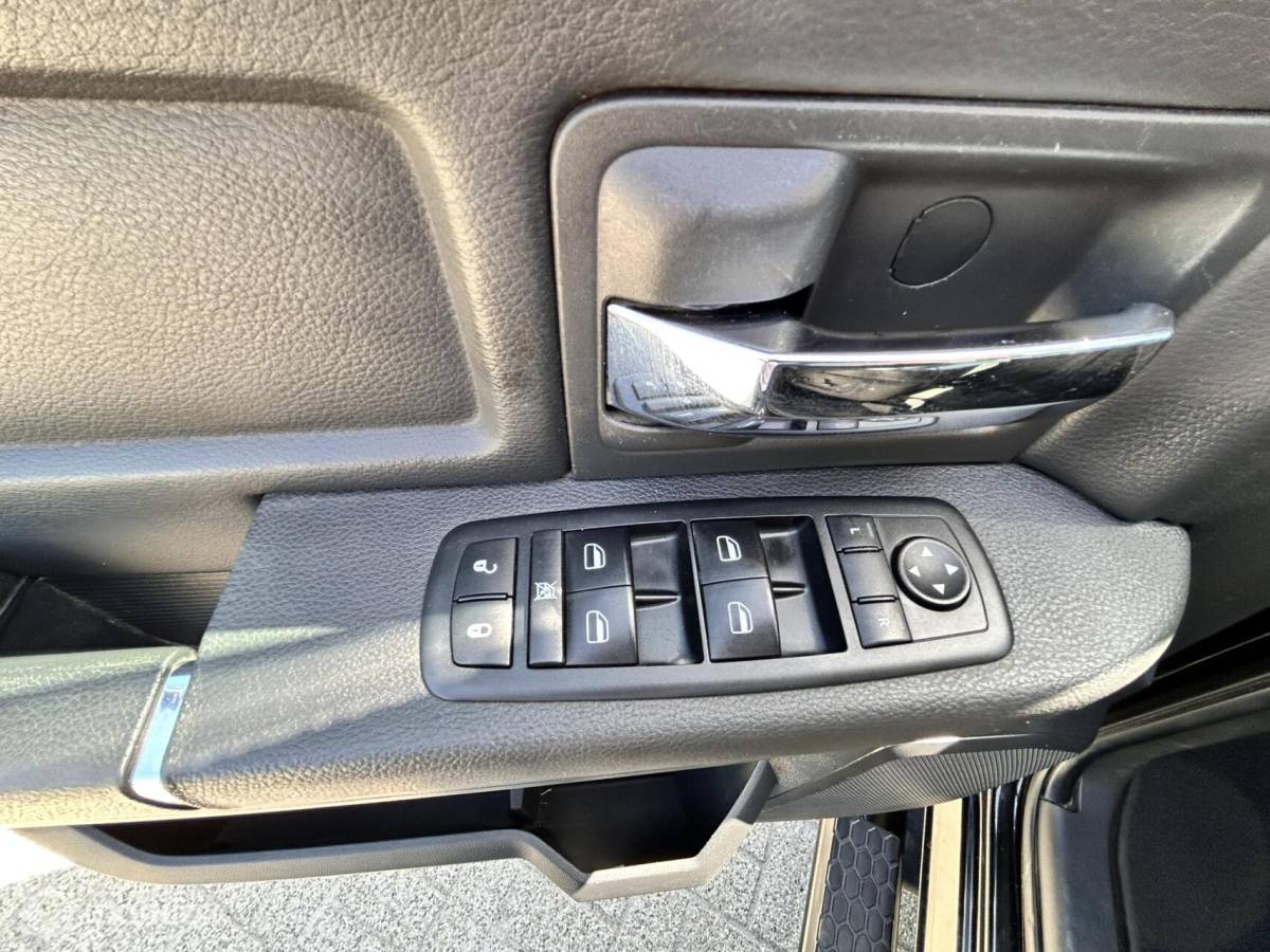 Dodge Ram 1500 Dodge Ram 1500 5.7 V8 Crew Cab sport Black edition