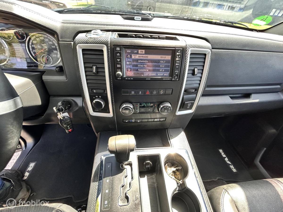 Dodge Ram 1500 Dodge Ram 1500 5.7 V8 Crew Cab sport Black edition