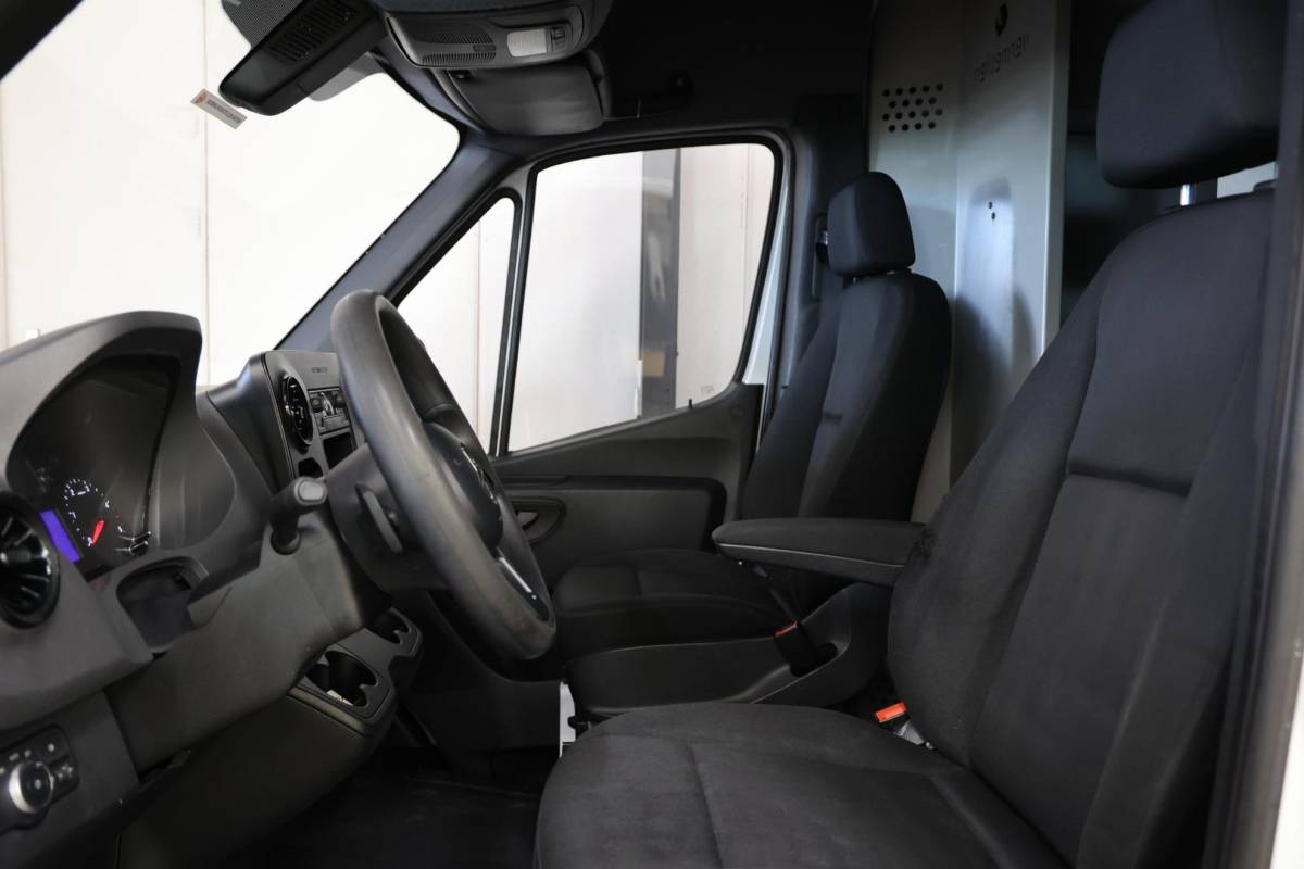 Mercedes-Benz Sprinter Mercedes-Benz Sprinter 311 2.2 CDI L3H2 AUTOMAAT POST NL SCHAPPEN
